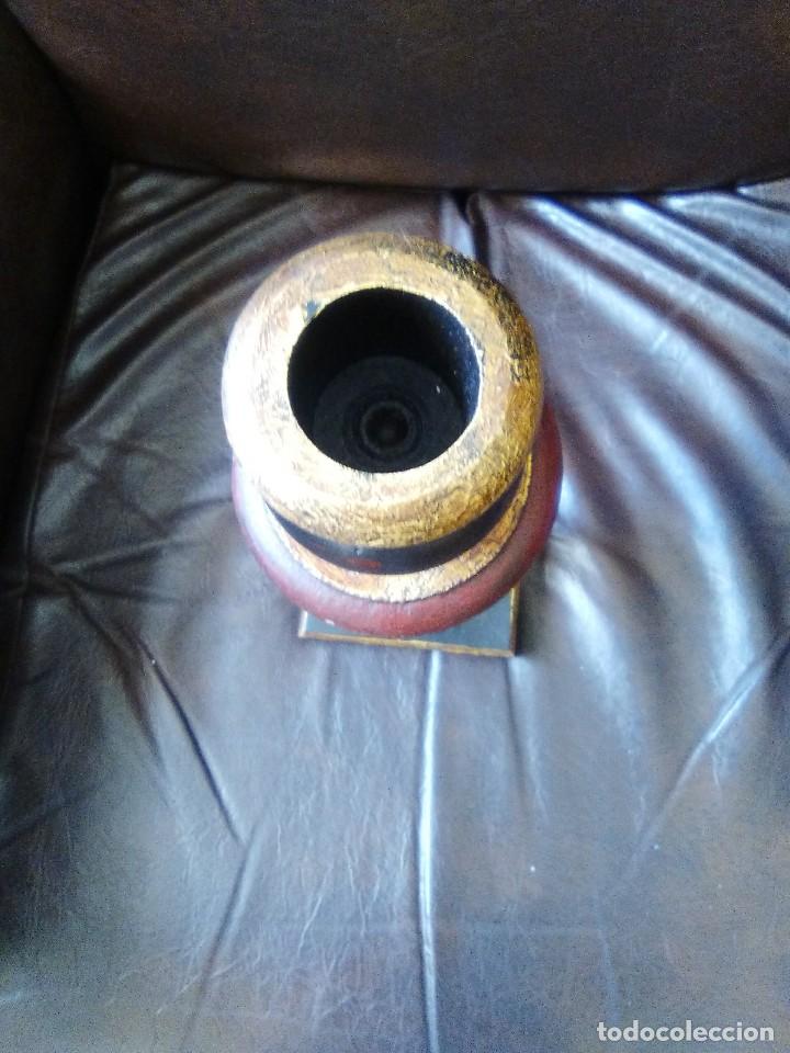 Antig&uuml;edades: Candelero de madera policromado - Foto 2