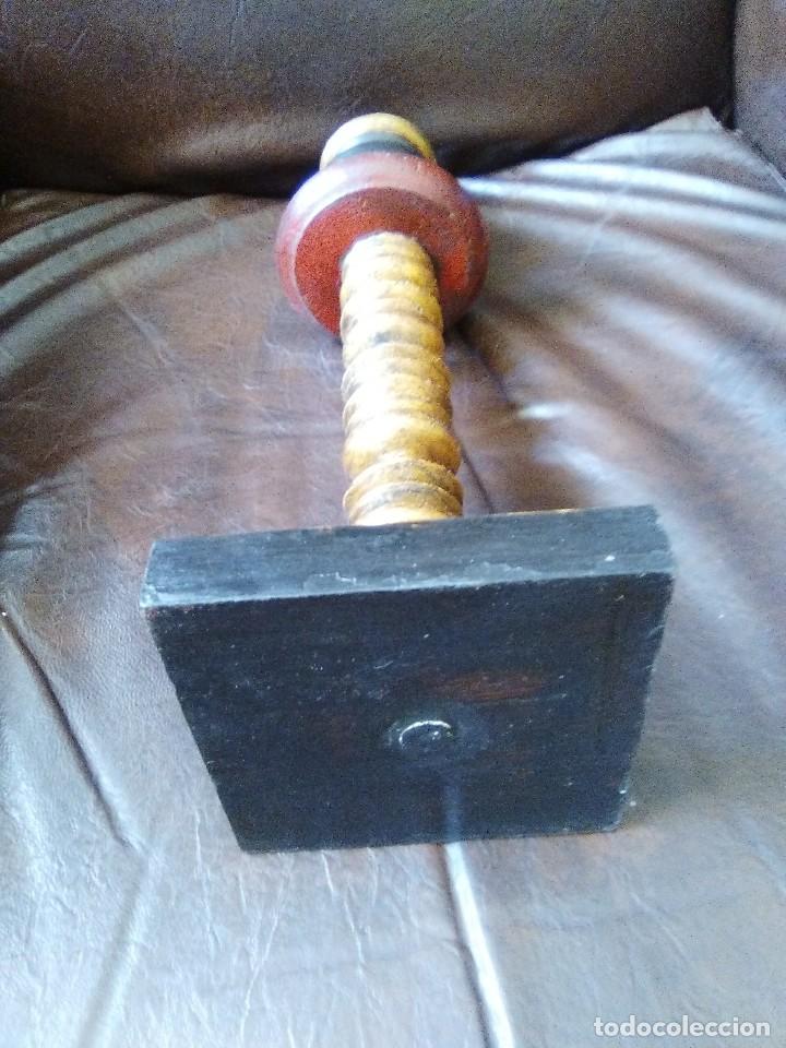 Antig&uuml;edades: Candelero de madera policromado - Foto 3