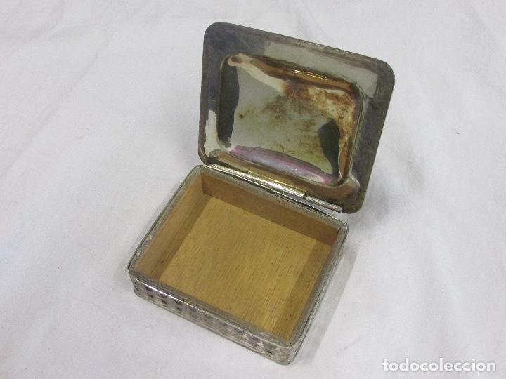 Antig&uuml;edades: Caja de lat&oacute;n con mango - Foto 2