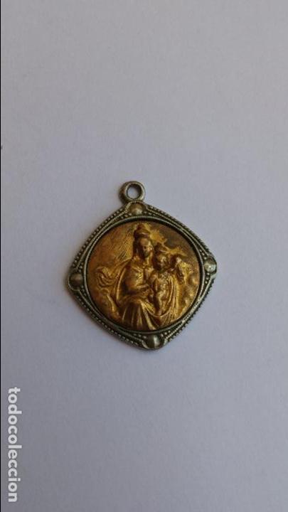 Antig&uuml;edades: Medalla de virgen del carmen de 2 x 1,7 cms - Foto 1