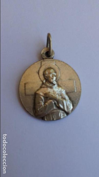 Antig&uuml;edades: Medalla de santo sin catalogar de 2 cms de diametro - Foto 1