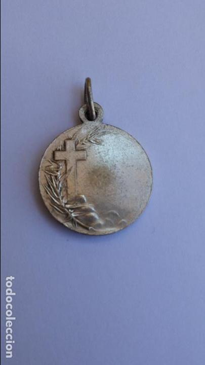Antig&uuml;edades: Medalla de santo sin catalogar de 2 cms de diametro - Foto 2