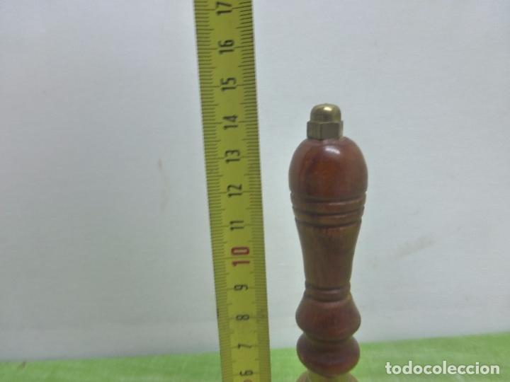 Antig&uuml;edades: ANTIGUA CAMPANILLA DE EUCARIST&Iacute;A MONAGUILLO - EN BRONCE CON MANGO DE MADERA - - Foto 3