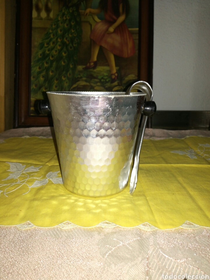 Antig&uuml;edades: Peque&ntilde;a cubitera de aluminio - Foto 1