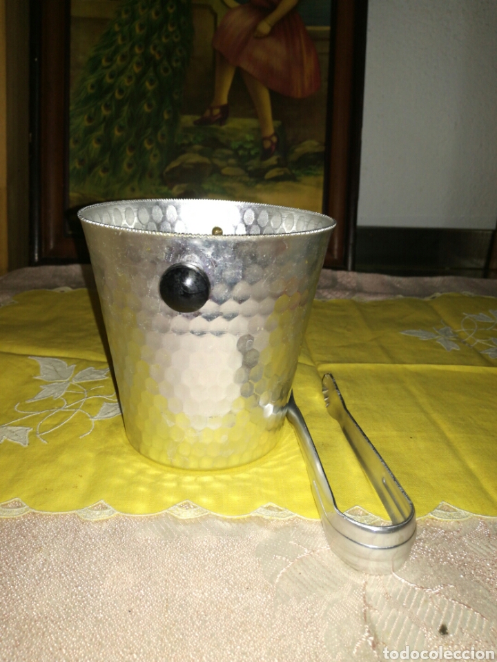 Antig&uuml;edades: Peque&ntilde;a cubitera de aluminio - Foto 4