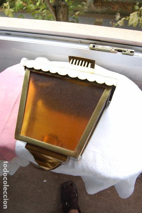 Antiguidades: Farol de bronce y vidreo amarillento. Realizado a finales de los a&ntilde;os 50. Para bombilla electrica.