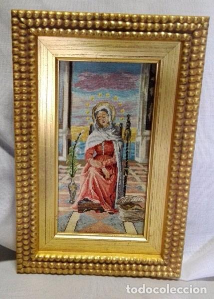 Antig&uuml;edades: CUADRO BORDADO DE LA VIRGEN CON MARCO DORADO - Foto 1