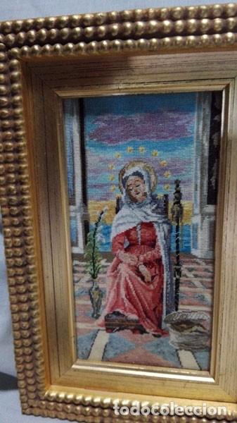 Antig&uuml;edades: CUADRO BORDADO DE LA VIRGEN CON MARCO DORADO - Foto 2