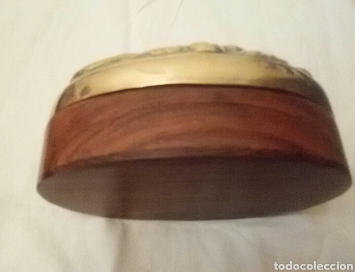 Antig&uuml;edades: caja de madera con doble tapa de bronce - Foto 3