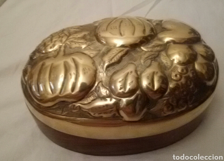 Antig&uuml;edades: caja de madera con doble tapa de bronce - Foto 6