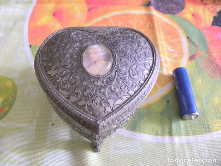 Antig&uuml;edades: JOYERO CON FORMA DE CORAZON - Foto 1