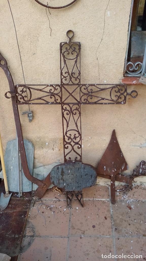 Antig&uuml;edades: ANTIGUA CRUZ FUNERARIA - Foto 1