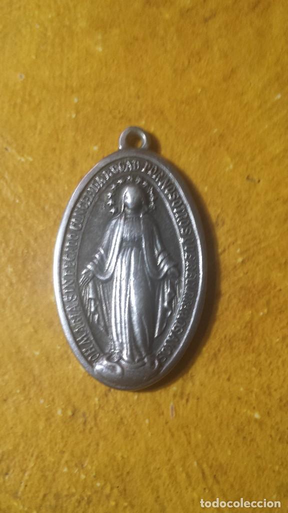Antig&uuml;edades: medalla de plata religiosa - Foto 1