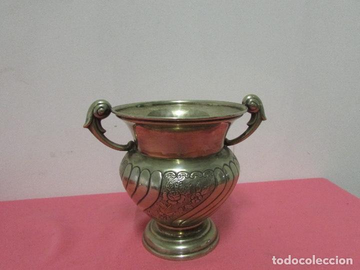 Antig&uuml;edades: Florero metal con asas # - Foto 1