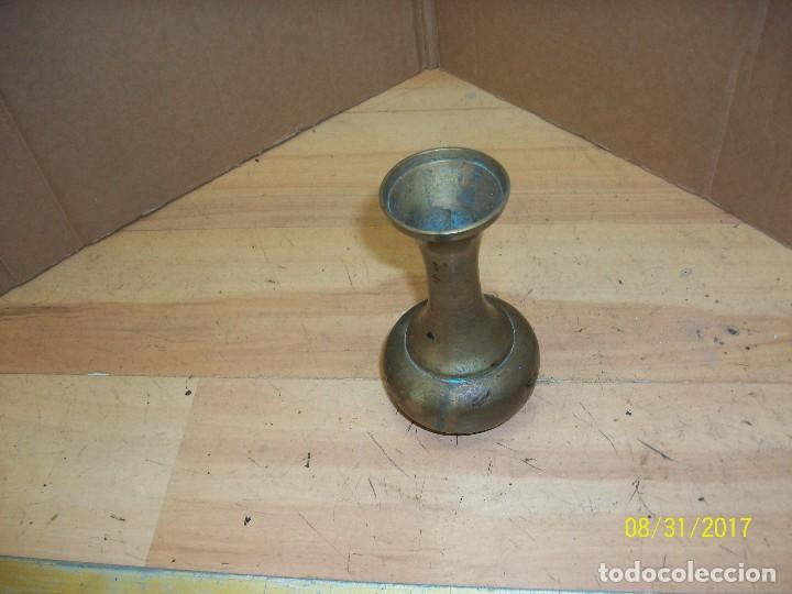 Antig&uuml;edades: ANTIGUO FLORERO DE BRONCE - Foto 3