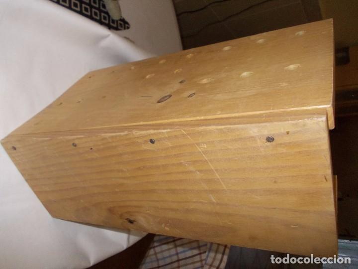Antig&uuml;edades: repisa de madera - Foto 3