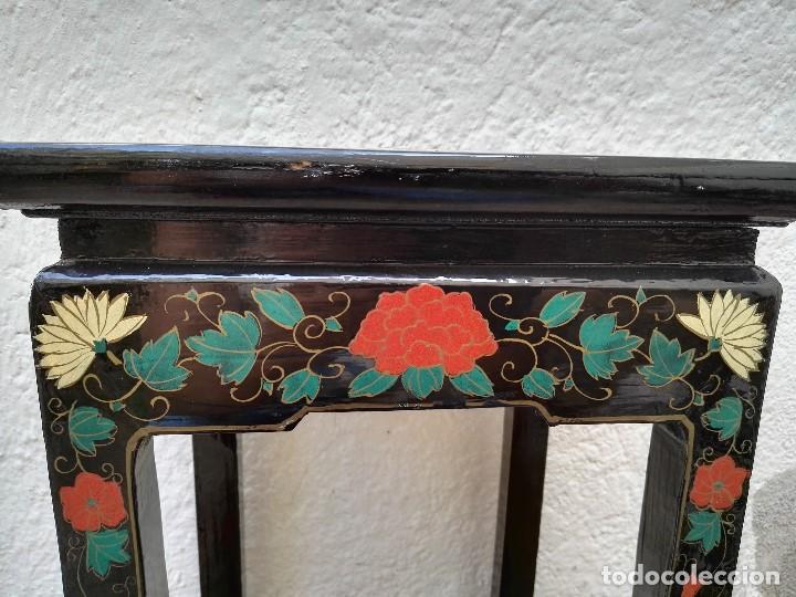 Antig&uuml;edades: Mesa alta lacada o pintada en negro y decorada a mano. - Foto 2