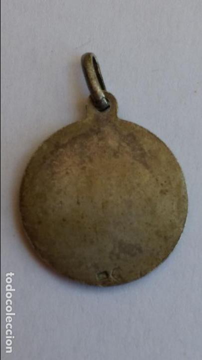 Antig&uuml;edades: Medalla de virgen del carmen  de 2,1 cms de diametro - Foto 2