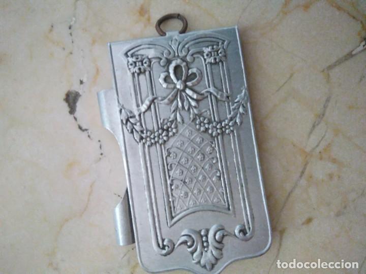Antiguidades: BLOCK DE NOTAS EN MINIATURA.  MET&Aacute;LICO.  6 x 3.5 cm