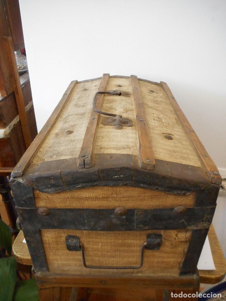 Antig&uuml;edades: Peque&ntilde;o ba&uacute;l de viaje en madera - Foto 5