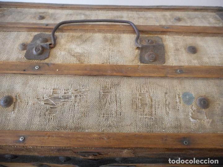 Antig&uuml;edades: Peque&ntilde;o ba&uacute;l de viaje en madera - Foto 6