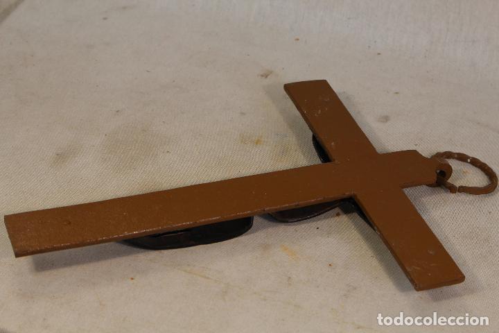 Antig&uuml;edades: cristo en la cruz en hierro de forja - Foto 4