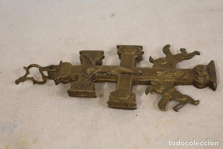 Antig&uuml;edades: cruz antigua de caravaca en bronce - Foto 2