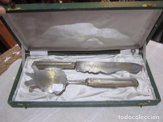 Oggetti Antichi: Antiguo juego de paleta y cuchillo para servir. Con estuche. 27 y 24 cms. largo