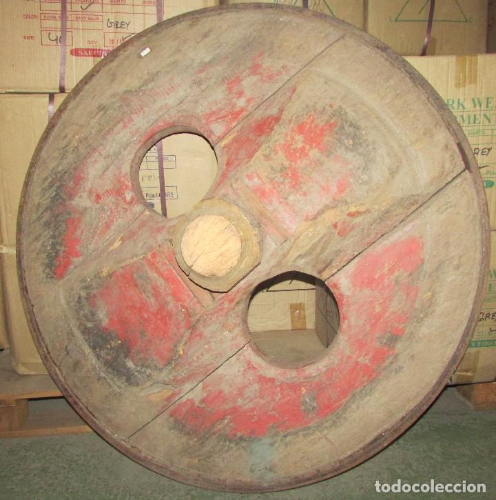 Antig&uuml;edades: Rueda de carro alba&ntilde;il de madera y forja # - Foto 1