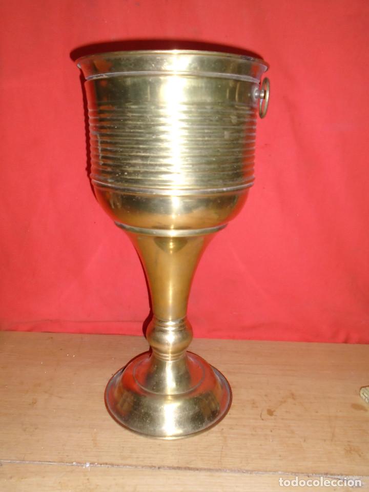 Antig&uuml;edades: COPA FLORERO DE LATON - Foto 1