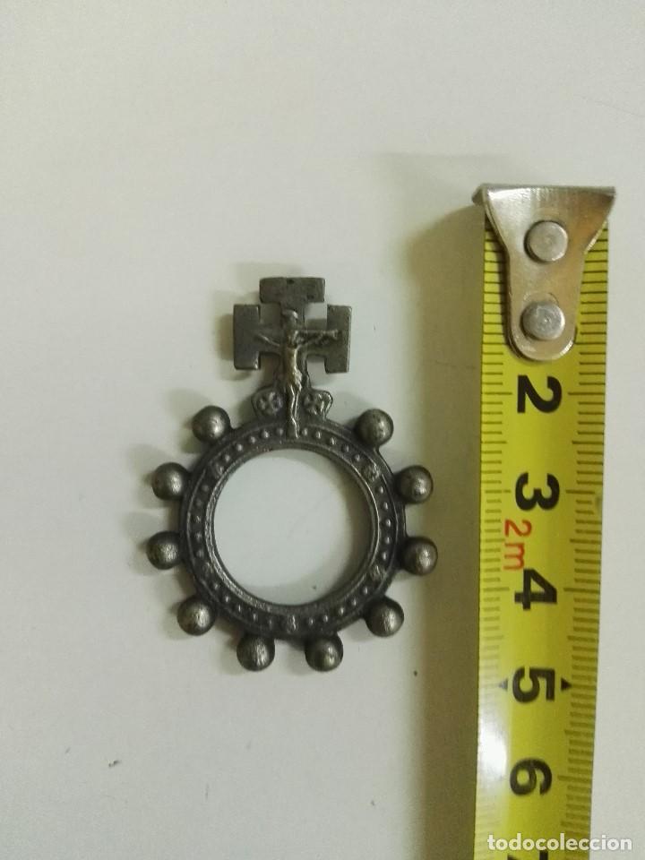 Antig&uuml;edades: Anillo con cruz y bolas tipo rosario. - Foto 1