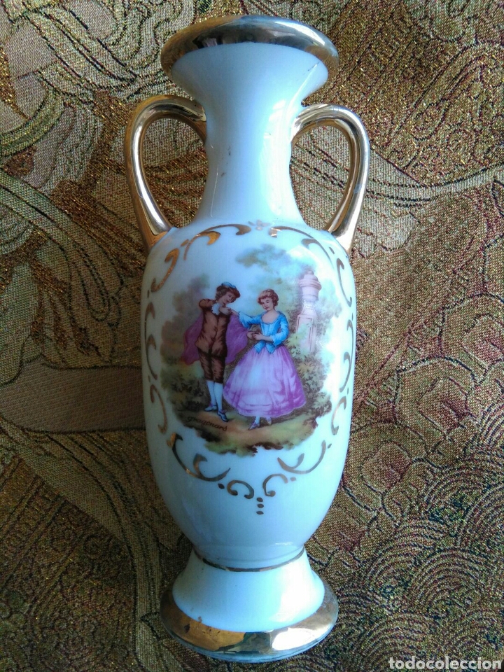Antig&uuml;edades: Bonlto jarro violetero estilo isabelino con escena rom&aacute;ntica en porcelana fina para capilla 19 cm