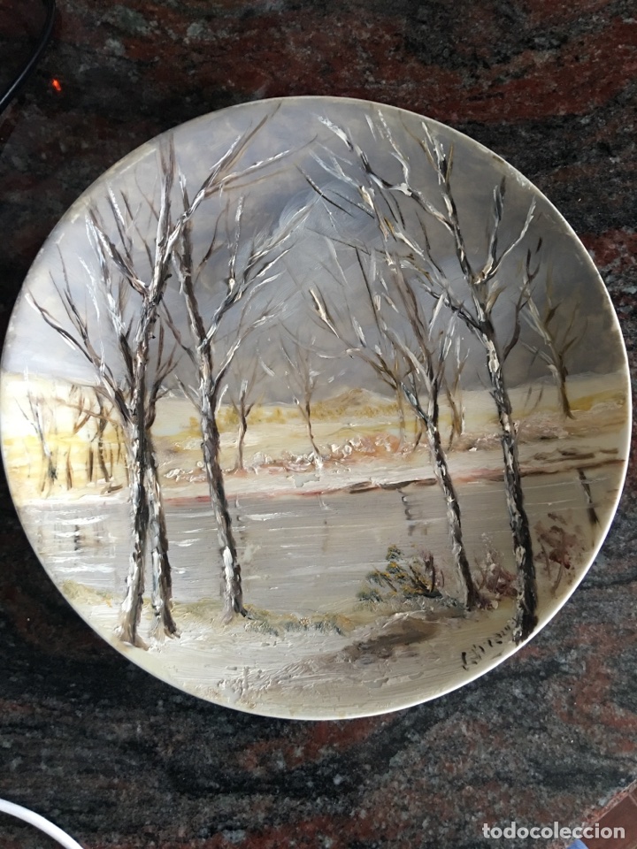 Antig&uuml;edades: Plato pintado a mano y firmado - Foto 1