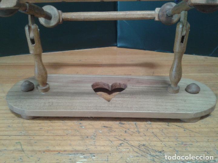 Antig&uuml;edades: Bastidor rectangular antiguo de madera para tejer o bordar. Regulable con tuercas de tensi&oacute;n. ,15,5 - Foto 2