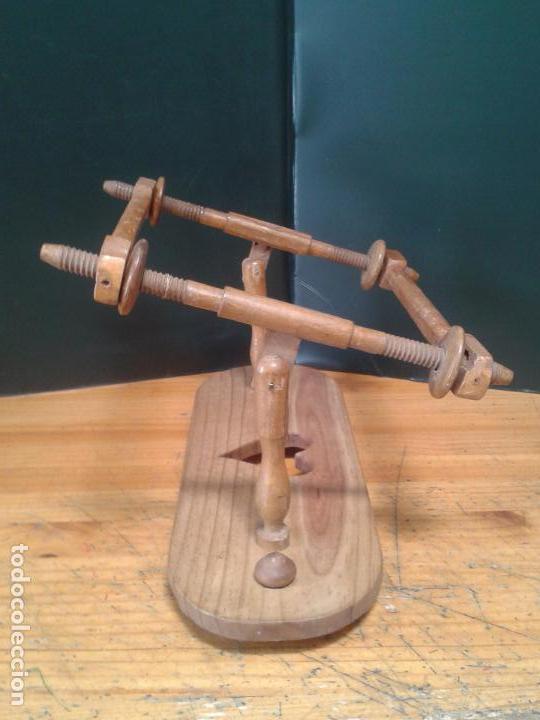 Antig&uuml;edades: Bastidor rectangular antiguo de madera para tejer o bordar. Regulable con tuercas de tensi&oacute;n. ,15,5 - Foto 3