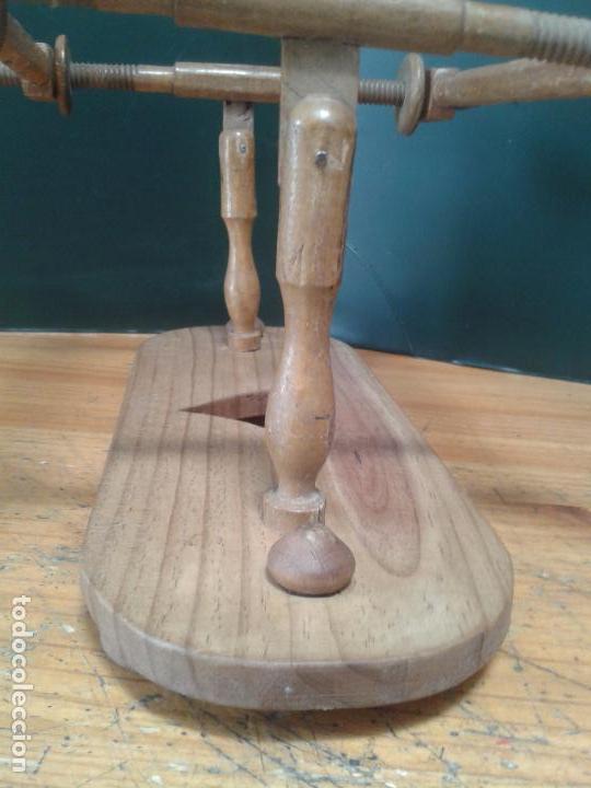 Antig&uuml;edades: Bastidor rectangular antiguo de madera para tejer o bordar. Regulable con tuercas de tensi&oacute;n. ,15,5 - Foto 4