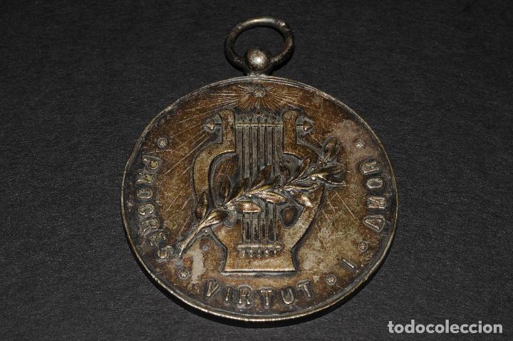 Antig&uuml;edades: MEDALLA DE PLATA PROGRES VIRTUT I AMOR A&Ntilde;O 1952 CLAVE CORAL - Foto 2