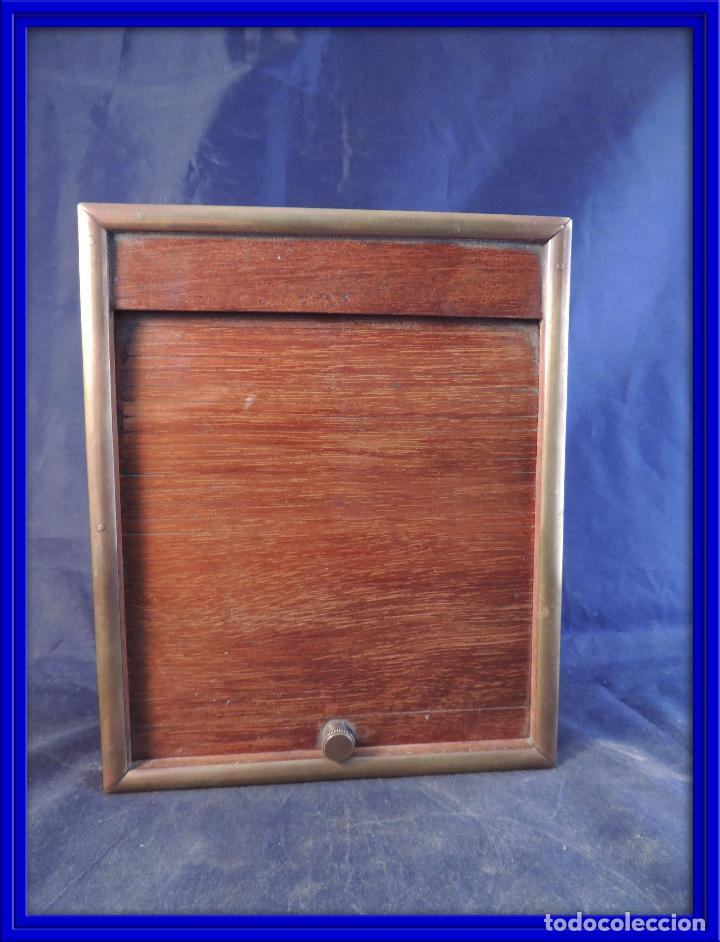 Antig&uuml;edades: CAJA DE CAOBA CON PUERTA DE PERSIANA - Foto 1