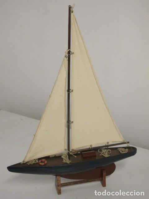 Antig&uuml;edades: Barco macizo de madera a vela, color azul - Foto 3
