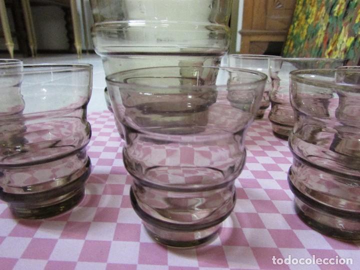 Antig&uuml;edades: Licorera con ocho vasos color bronce # - Foto 3