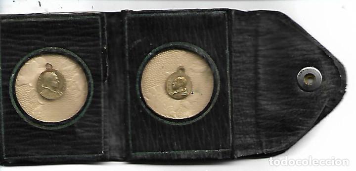 Antiques: MUY ANTIGUA Y RARA CARTERITA CON LAS MEDALLITAS DE LOS PAPAS PIO XI Y PIO XII MEDIDAS CERRADA 5X4 CM
