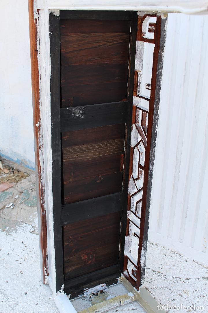Antig&uuml;edades: consola en madera maciza repintada - Foto 8