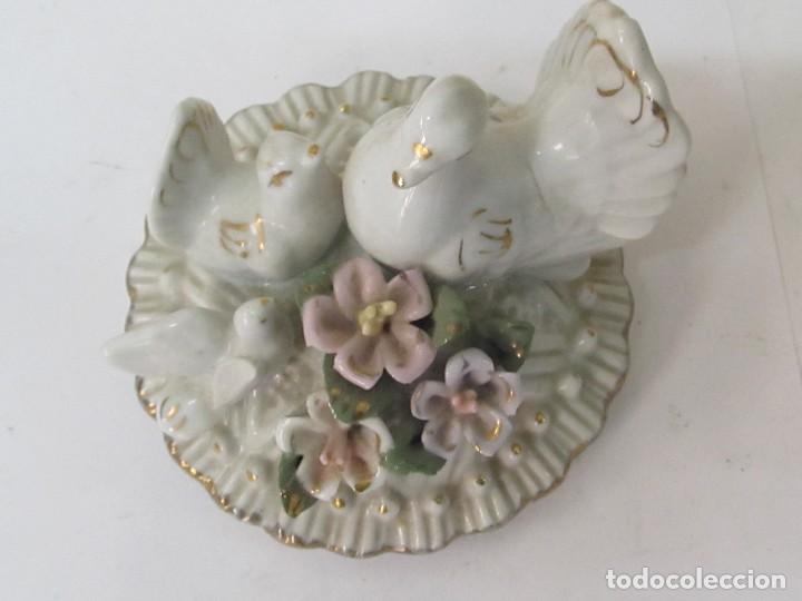 Antig&uuml;edades: CENTRO DE MESA - P&Aacute;JAROS DE PORCELANA - Foto 2