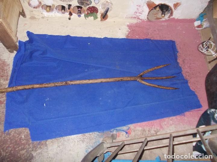 Antig&uuml;edades: horca de tres puntas - Foto 1