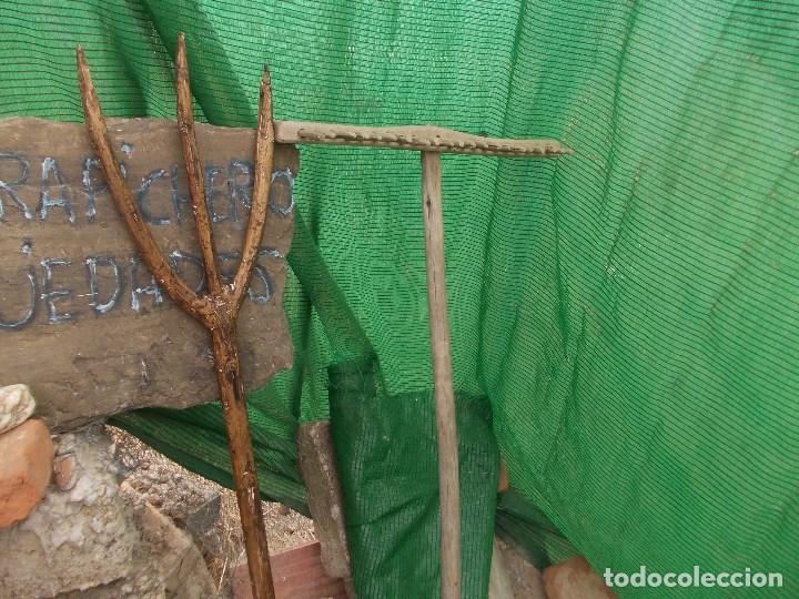Antig&uuml;edades: horca de tres puntas - Foto 3