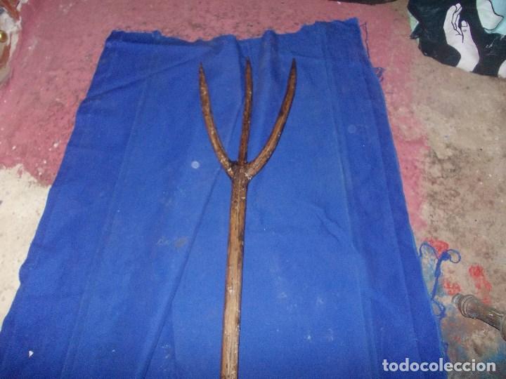Antig&uuml;edades: horca de tres puntas - Foto 5