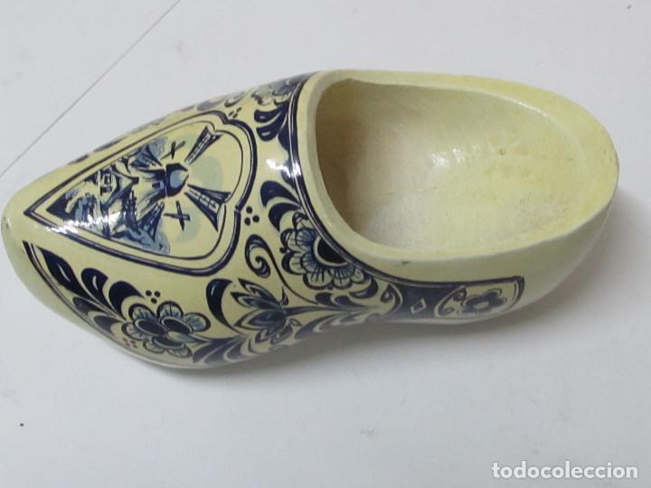 Antiques: ELEGANTE ZUECO DE MADERA DECORADO