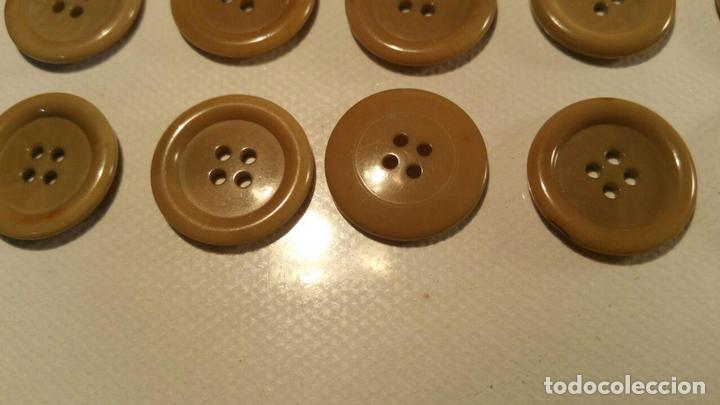 Antig&uuml;edades: 48 BOTONES ANTIGUOS DE 2 CM , B16 - Foto 3