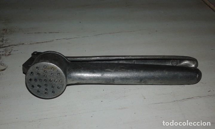 Antig&uuml;edades: EXPRIMIDOR DE ALUMINIO VINTAGE - Foto 7