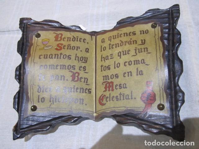 Antig&uuml;edades: Tabla de madera con pergamino. Bendici&oacute;n. 23 x 18 cms. - Foto 1
